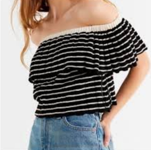 𝅺URBAN OUTFITTERS LADIES OFF THE SHOULDER CROP TOP- SP - Picture 1 of 5